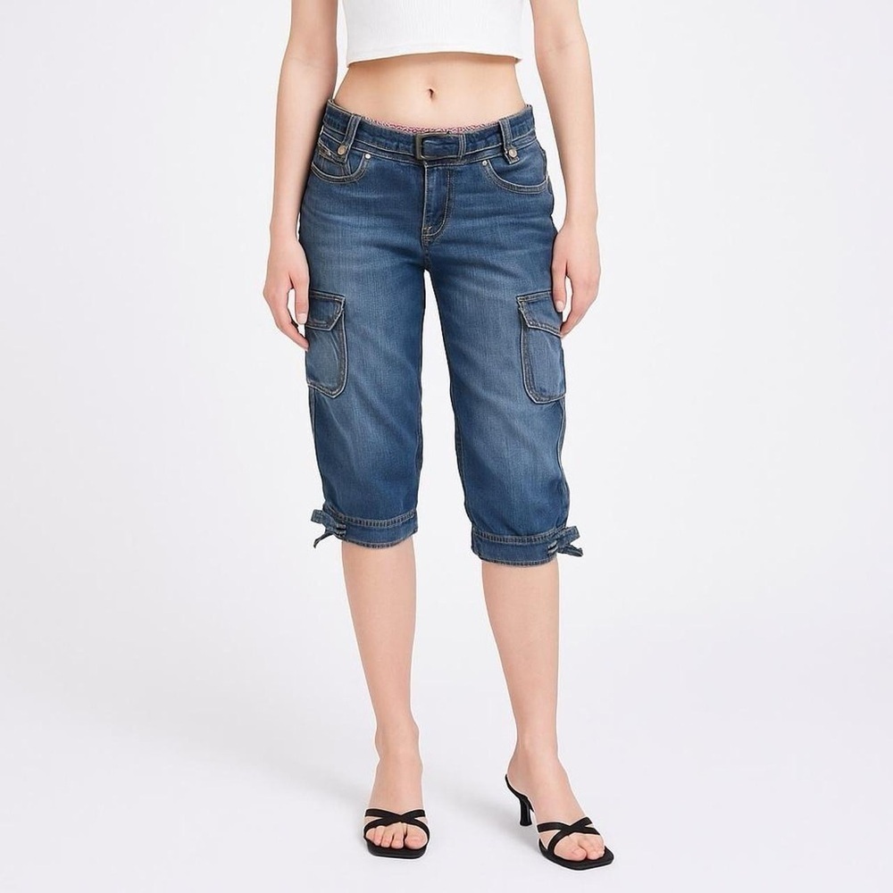 ⚡️10$ sale⚡️ Y2K Blue Denim Cargo Capri Pants Buckle Detail Size 9
